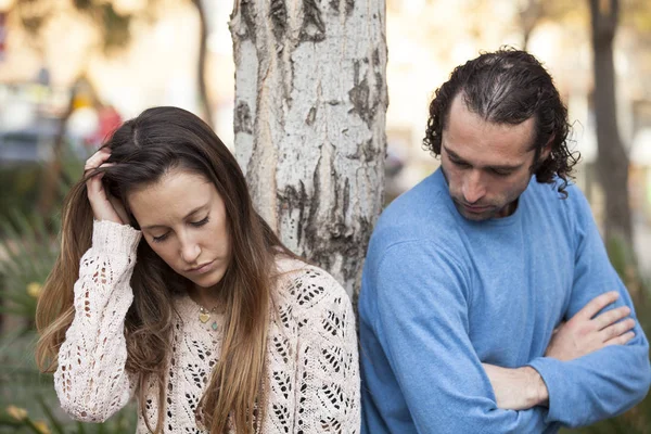 Szomorú Töprengő Pár Gondolkodás Kapcsolatok Problémák Konfliktusok Házasság Fogalma — Stock Fotó
