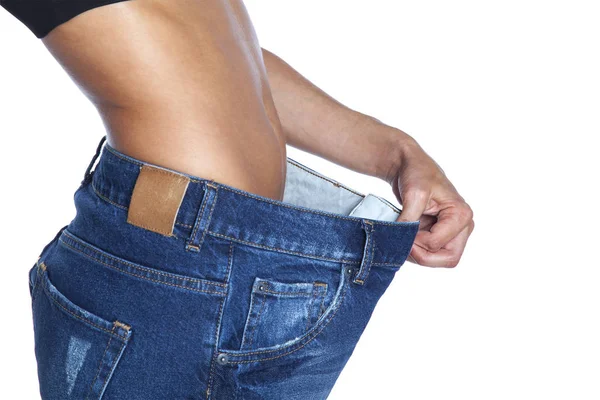 Koncepcja Diety Bliska Kobiecie Pokazując Duże Dżinsy Izolowane Białym Tle — Zdjęcie stockowe