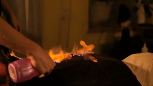 Chinesische Feuer-Massage und Therapie — Stockvideo