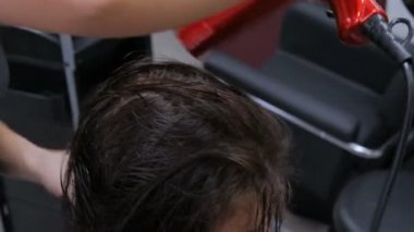 Profesyonel kuaför kurutma istemci saç