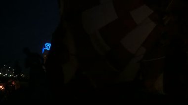 Sıcak hava balonunda gaz ocağından ateş