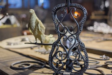 Demirci dekoratif elementleri
