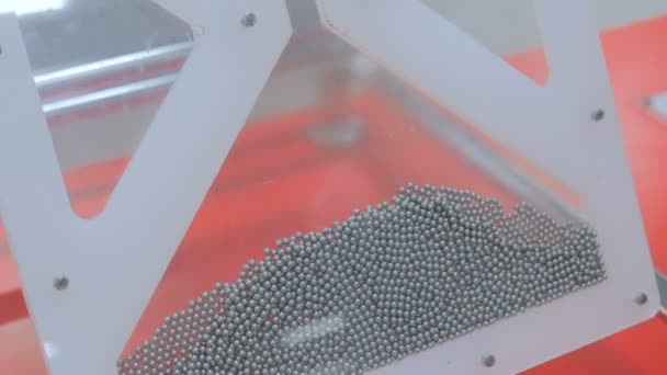 Gros Plan Construction Sablier Plastique Avec Petites Boules Fer Science — Video