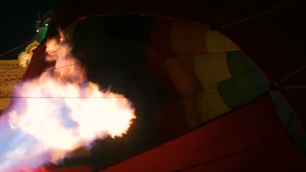 Brand fra gasstrålebrænder i varmluftsballon – Stock-video