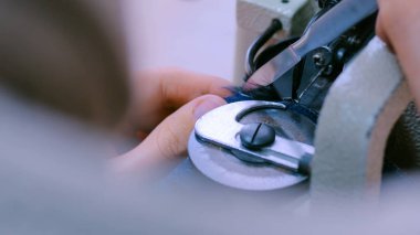 Skinner atelier kürk deri dikiş dikiş makinesi kullanma