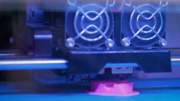 Máquina de impresión 3D que hace el modelo plástico — Vídeos de Stock