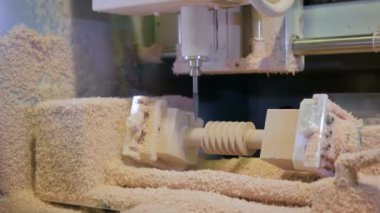 İş sırasında CNC oyma makinesi