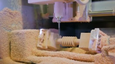 İş sırasında CNC oyma makinesi