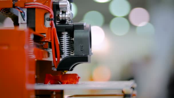 Imprimante 3D rouge moderne machine d'impression modèle en plastique — Video