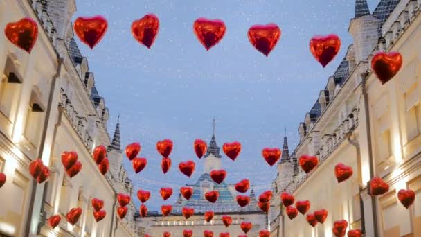 红色的心形状的气球在风中摇曳 — 图库视频影像