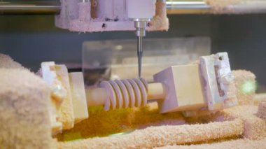 İş sırasında CNC oyma makinesi