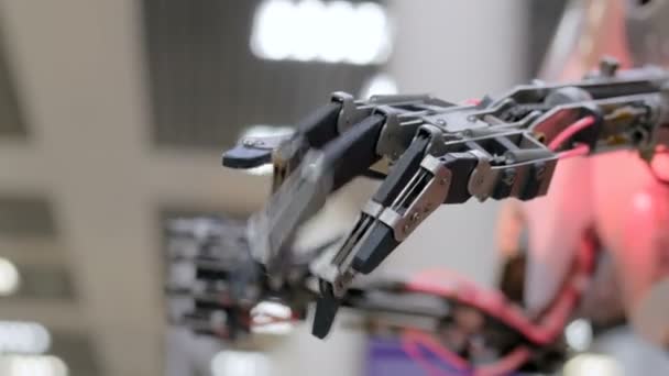 Движущаяся рука робота — стоковое видео