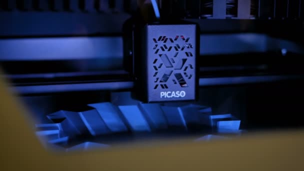 Modelo plástico moderno da impressão da máquina da impressora 3D — Vídeo de Stock