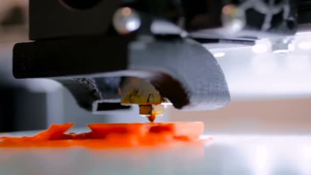 Machine d'impression tridimensionnelle imprime le modèle 3D physique — Video