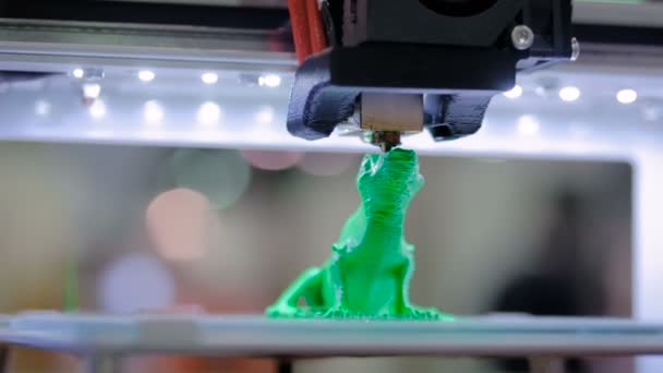 Сучасна 3D-друкарська машина для друку пластикової моделі — стокове відео