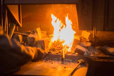 Ateş yakma fırını içinde