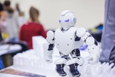 İnsansı gelecekçi robotun portresi