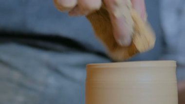 Profesyonel potter Seramik kurs tencereye şekillendirme