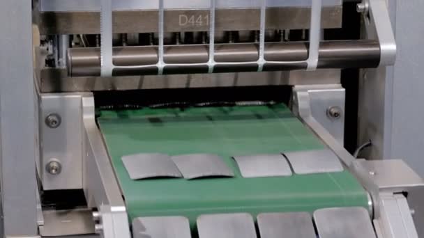 Tablet pharmaceutical blister packaging machine — Stock Video