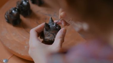 Profesyonel potter boyama Seramik Hediyelik eşya penny düdük seramik atölyesinde