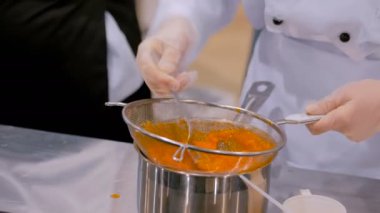 Domates sosu hazırlama süreci