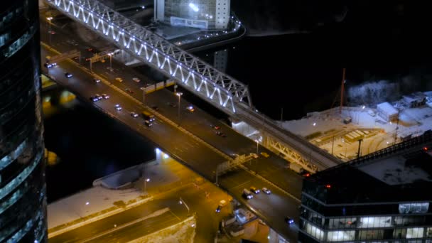 Statische luchtfoto-snel bewegende auto's verkeer bij Night City Street — Stockvideo