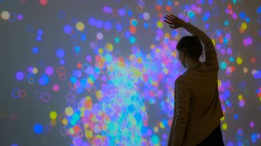 Geniş ekran artırılmış gerçeklik deneyimi