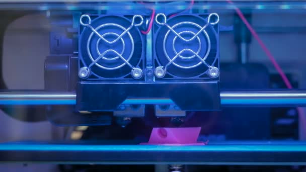 Automatisk tredimensionell 3D-skrivare maskin utskrift plast modell — Stockvideo