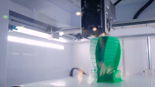 Automatisk tredimensionell 3D-skrivare maskin utskrift plast modell — Stockvideo