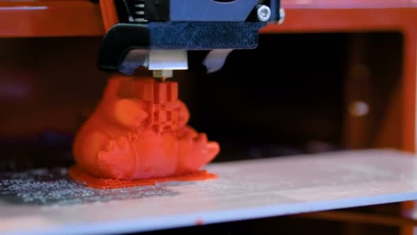 Proces van plastic model afdrukken op automatische 3d printer machine — Stockvideo