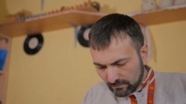 Üç atış. Potter masa oyunu için kil rakam yapma