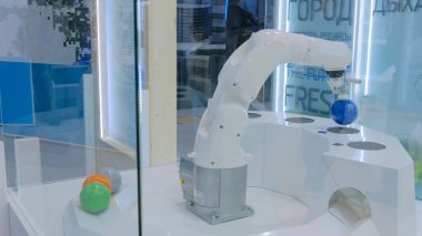 Robot otomatik olarak sıralama çöp