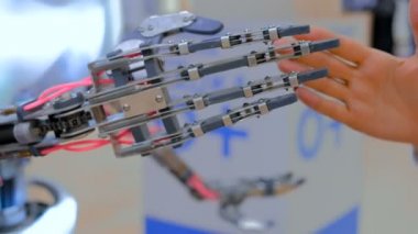 Hareketli robot el