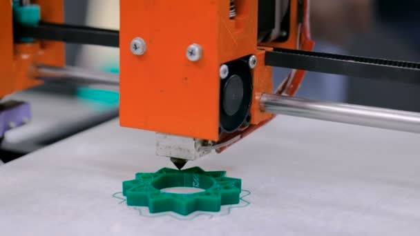 Processen för utskrift plast modell på automatisk 3d skrivare maskin — Stockvideo