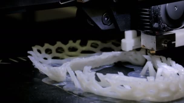 Machine d'impression tridimensionnelle imprime le modèle 3D physique — Video