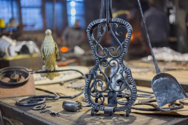 Demirci dekoratif elementleri