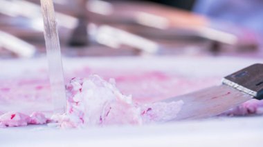 El yapımı doğal kızarmış dondurma hazırlamak