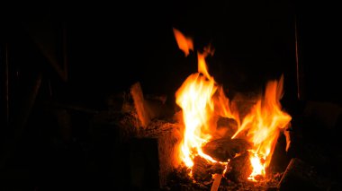 Ateş yakma fırını içinde