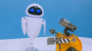 Wall-e ve Eva robotlar teknoloji fuarında