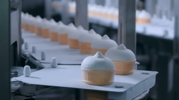 Ice cream automatic production line at modern food dairy fabric — Stock Video