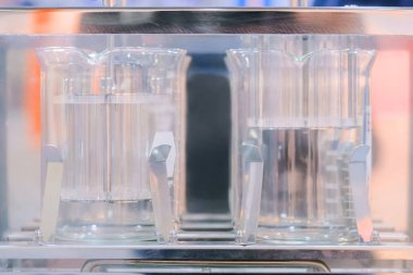 Otomatik tablet parçalanması ve çözünme aparatı