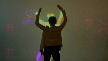 Geniş ekran artırılmış gerçeklik deneyimi