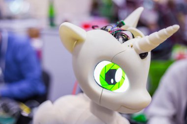 Şirin robot tek boynuzlu at