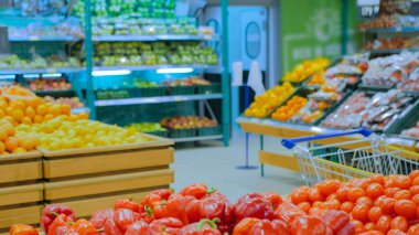 Süpermarkette kırmızı biber