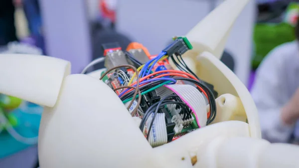 Cerebro de robot con cables y chip —  Fotos de Stock