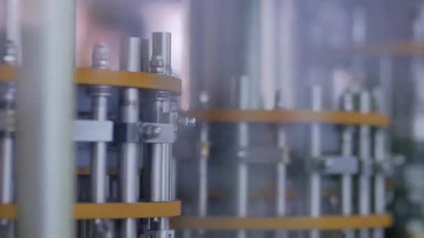 Automatische Inspektionsmaschine zur Qualitätskontrolle von Ampullen - Nahaufnahme — Stockvideo