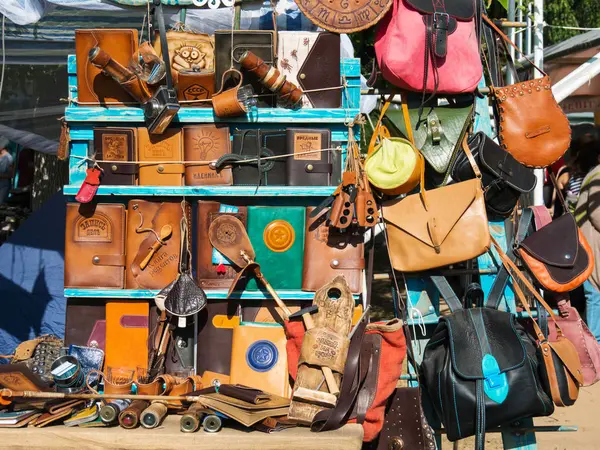 El yapımı deri çantaile hediyelik eşya dükkanı