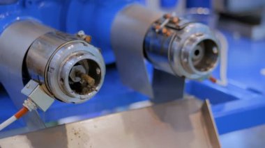 Hayvan gıda ve petrol üreticisi - fuardaki üretim hattını besleyin - kapatın