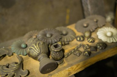 Demirci dekoratif elementleri