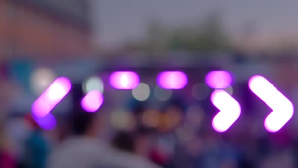 Résumé déconcentré concert éclairage bokeh sur scène de plein air festival — Video